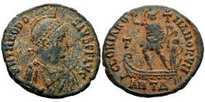 1 Follis /  AE2 Empire romain (27BC-395) Bronze Théodose I (347-395)