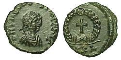 1 Follis /  AE4 Byzantinisches Reich (330-1453) Bronze Theodosius II (401-450)