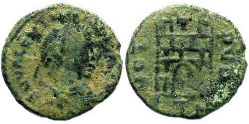 1 Follis /  AE4 Western Roman Empire (285-476) Bronze Valentinian III (419-455)