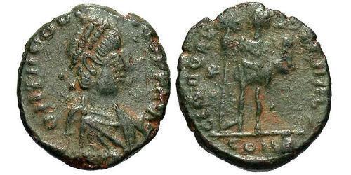 1 Follis /  AE4 Impero bizantino (330-1453) Bronzo Teodosio II (401-450)