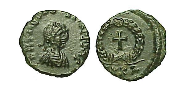 1 Follis /  AE4 拜占庭帝国 青铜 Theodosius II (401-450)
