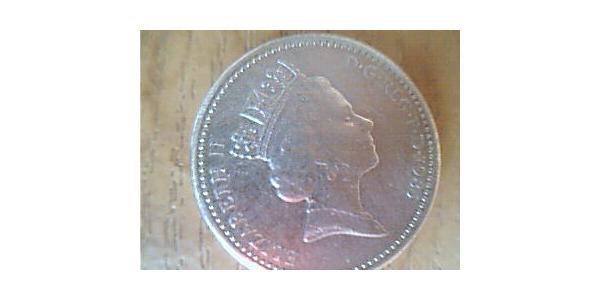 1 Pound Feriind Kiningrik (1922-) Nickel/Laiton Elizabeth II (1926-2022)
