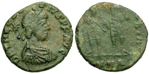 1 Фоллис /  AE4 Византийская империя (330-1453) Бронза Феодосий II (401-450)
