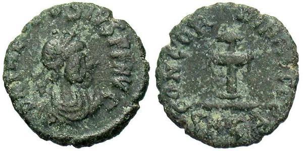 1 Фоллис /  AE4 Византийская империя (330-1453) Бронза Феодосий II (401-450)