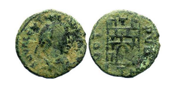1 Фоллис /  AE4 Западная Римская империя (285-476) Бронза Валентиниан III (419-455)