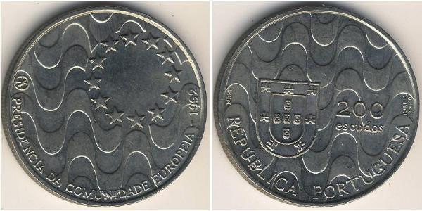 200 Escudo Republica Portuguesa (1975 - ) Níquel/Cobre 