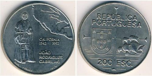 200 Эскудо Португальская Республика (1975 - ) Никель/Медь 