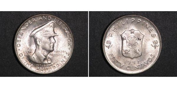 50 Centavo Filippine Argento Douglas MacArthur (1880 - 1964) 
