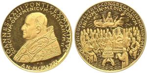 Italien-Vatikan. Johannes XXIII. 1958-1963. Goldmedaille 1962. Auf das Zweite Vatikanische Konzil. Brustbild des Papstes nach links / Darstellung des Konzils. 22 mm, 7,04 g. GOLD. Minimal beriebe ...