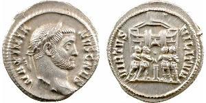 Galère Maximien, argenteus, Rome, 294 A/MAXIMIA-NVS CAES. Tête laurée à droite. R/VIRTVS MILITVM. Les quatre princes sacrifiant au dessus d'un trépied devant une porte de camp à quatre tourelles. ...